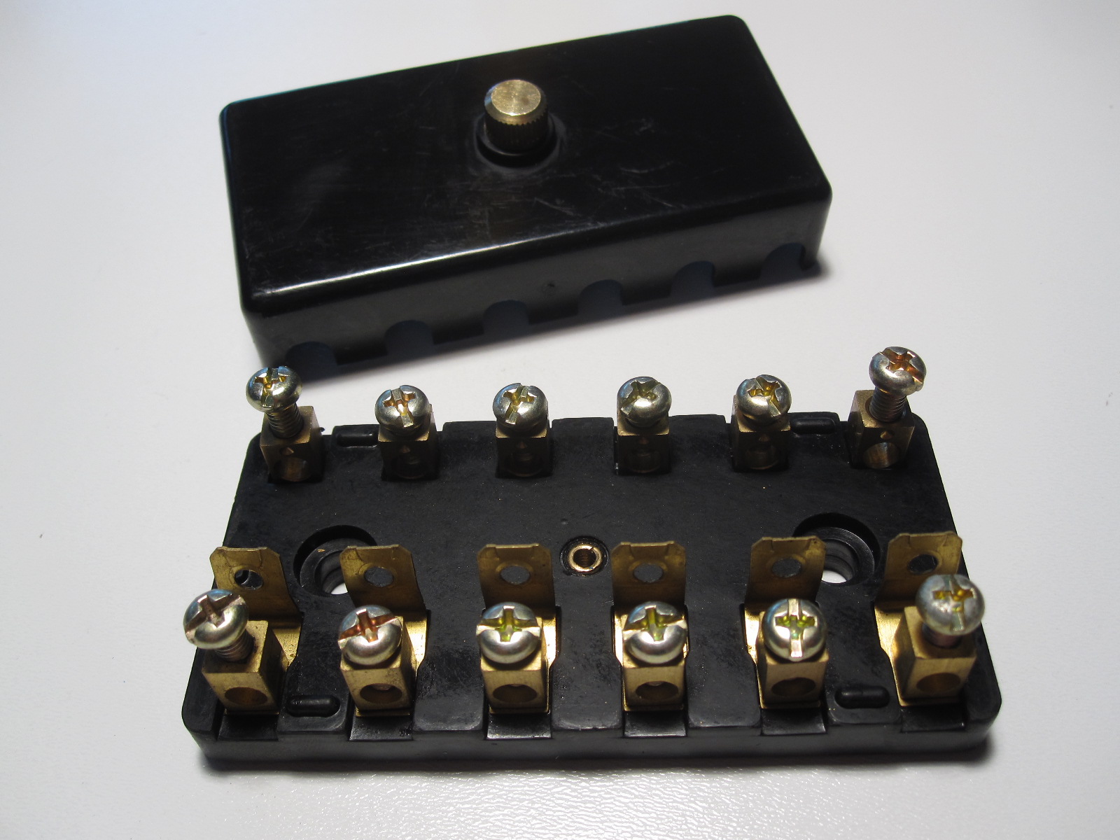 Sicherungskasten Schwarz mit Deckel (6 Sicherungen)