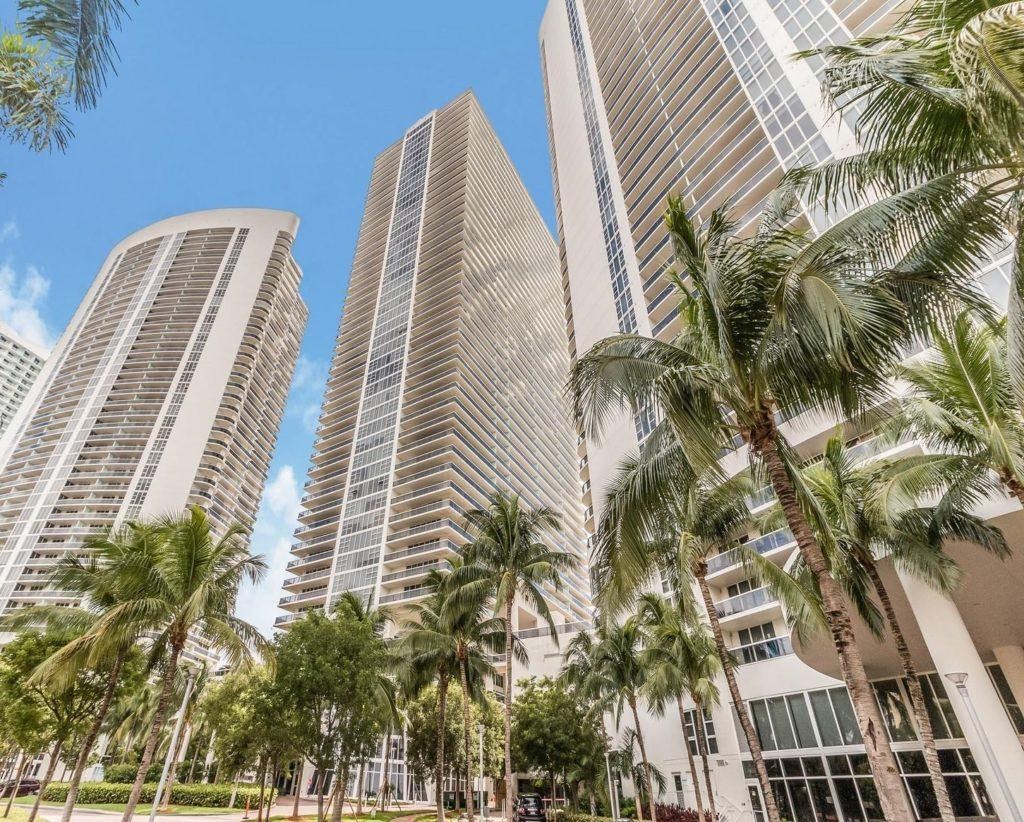 Luxury Home in Beach Club Hallandale Is It Vivid