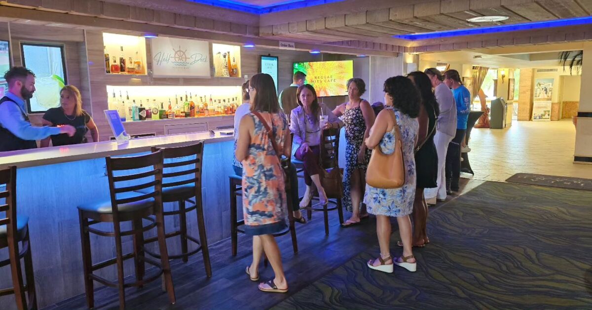 Half Deck Bar Isla Grand