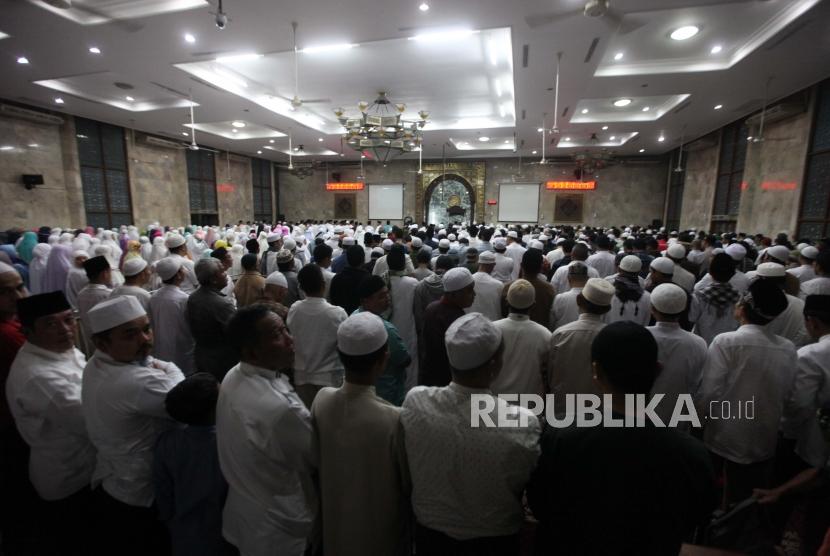 TIGA HIKMAH SHALAT BERJAMAAH Jakarta Islamic Centre