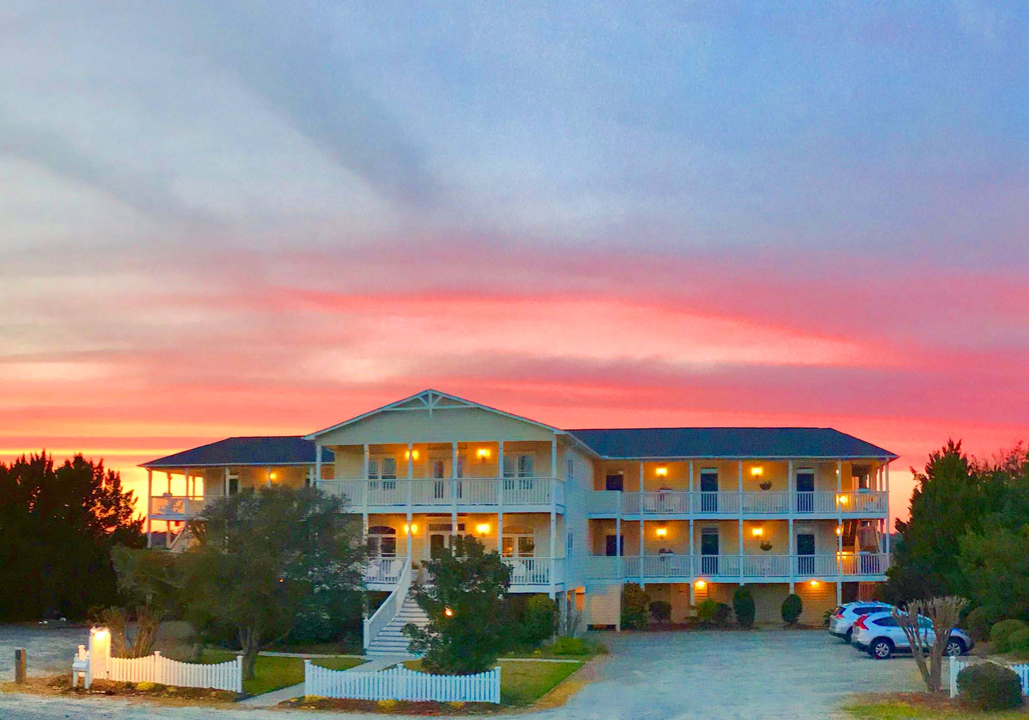 Sunset Inn An Island Gem! Island Life NC