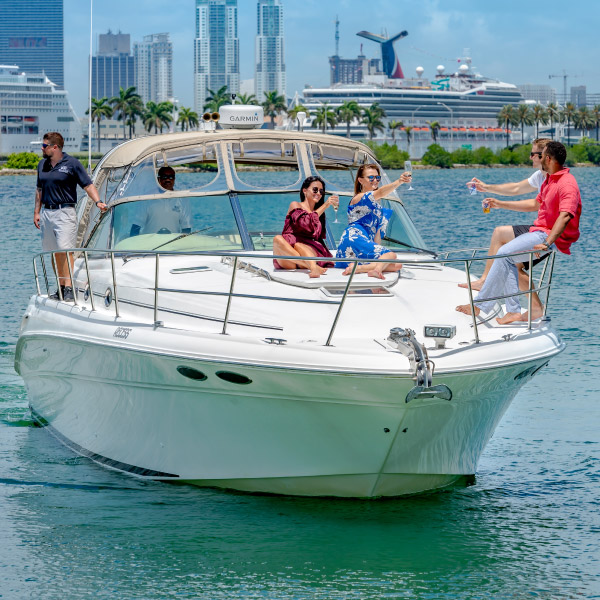 Alquiler de yates y barcos en Miami para grupos reducidos Island