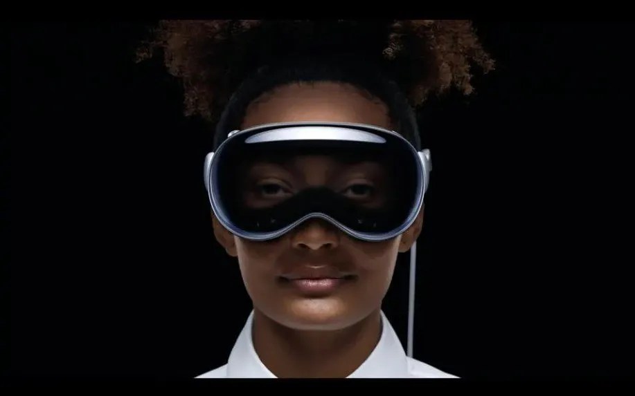 Apple's Vision Pro Headset Reinvents Personal Computing