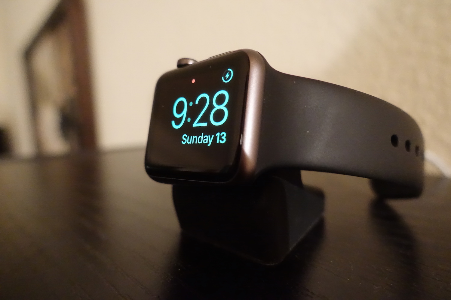 Apple Watch at night 512 Pixels