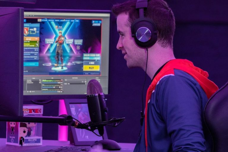 ¿Qué es un Caster? La profesión del futuro es ser narrador de eSports
