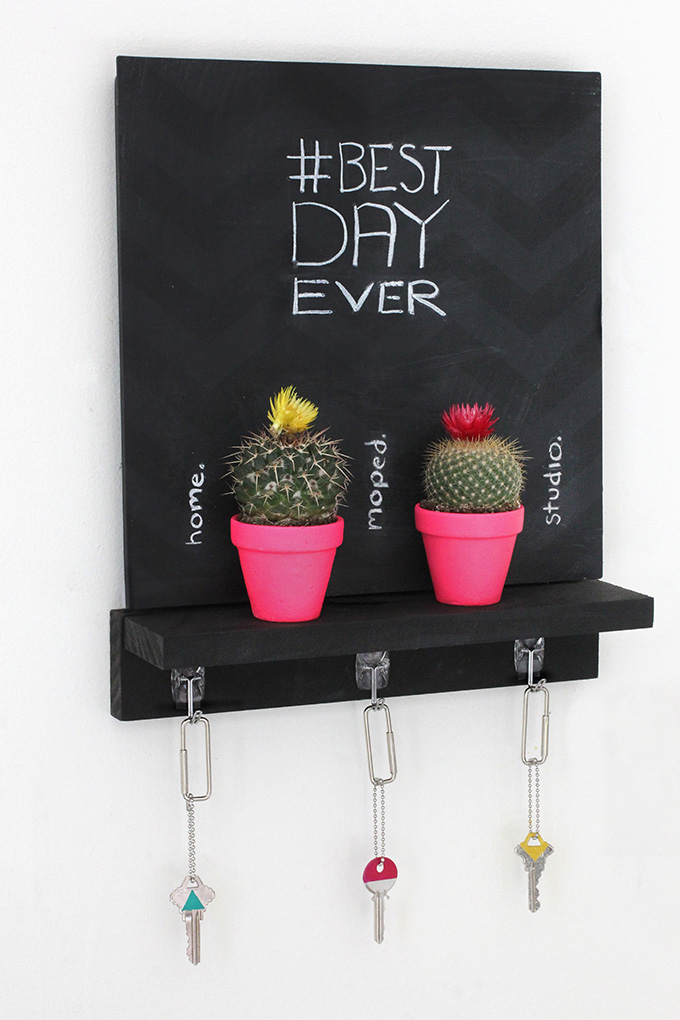 » MY DIY Chalkboard Key Holder