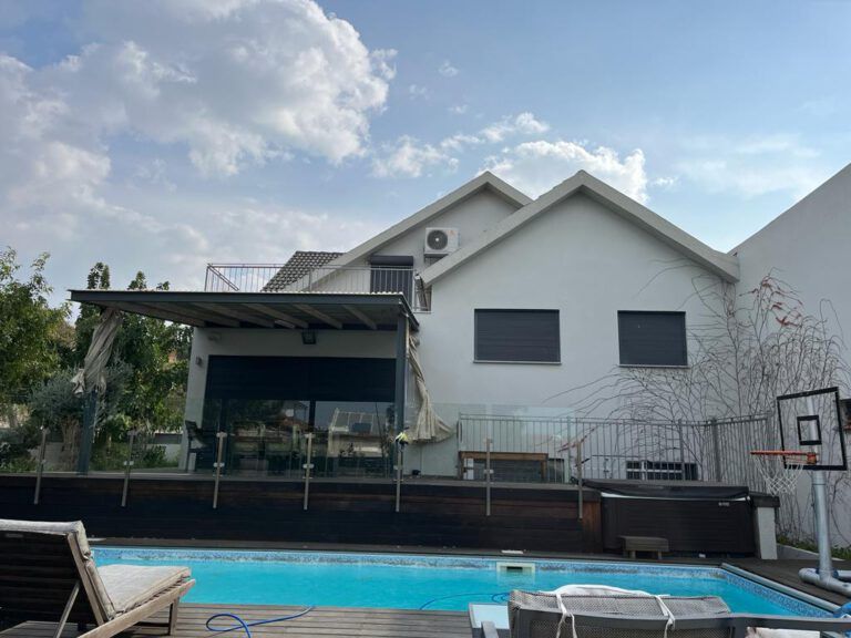 For sale a luxury 6.5 room villa in Zichron Yaakov Israprop