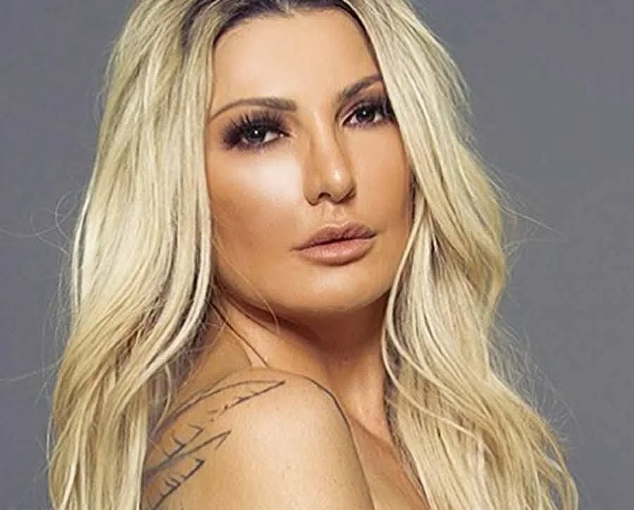 Só de biquíni, Antônia Fontenelle ostenta boa forma em clique