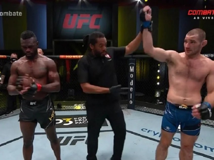 Sean Strickland supera Uriah Hall e emplaca quinta vitória seguida no