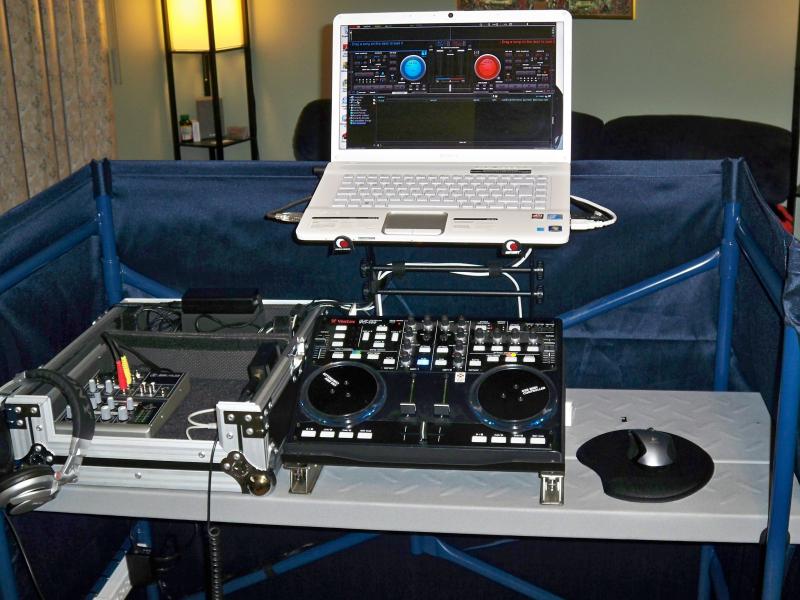 VirtualDJ DJ EQUIPMENT LAPTOP STANDS/ BOOTHS / TABLES