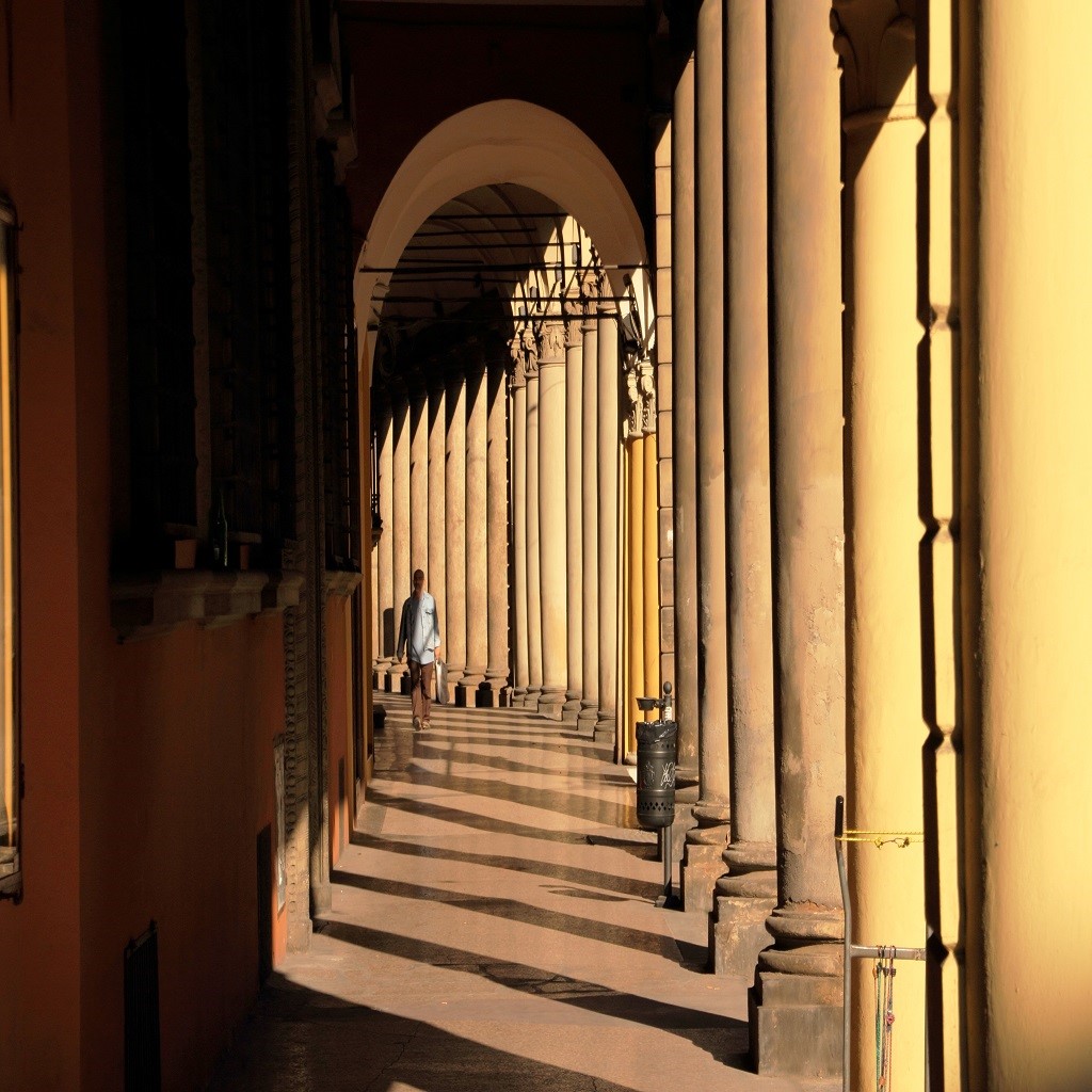 Arcades of Bologna, history and curiosity of the most iconic
