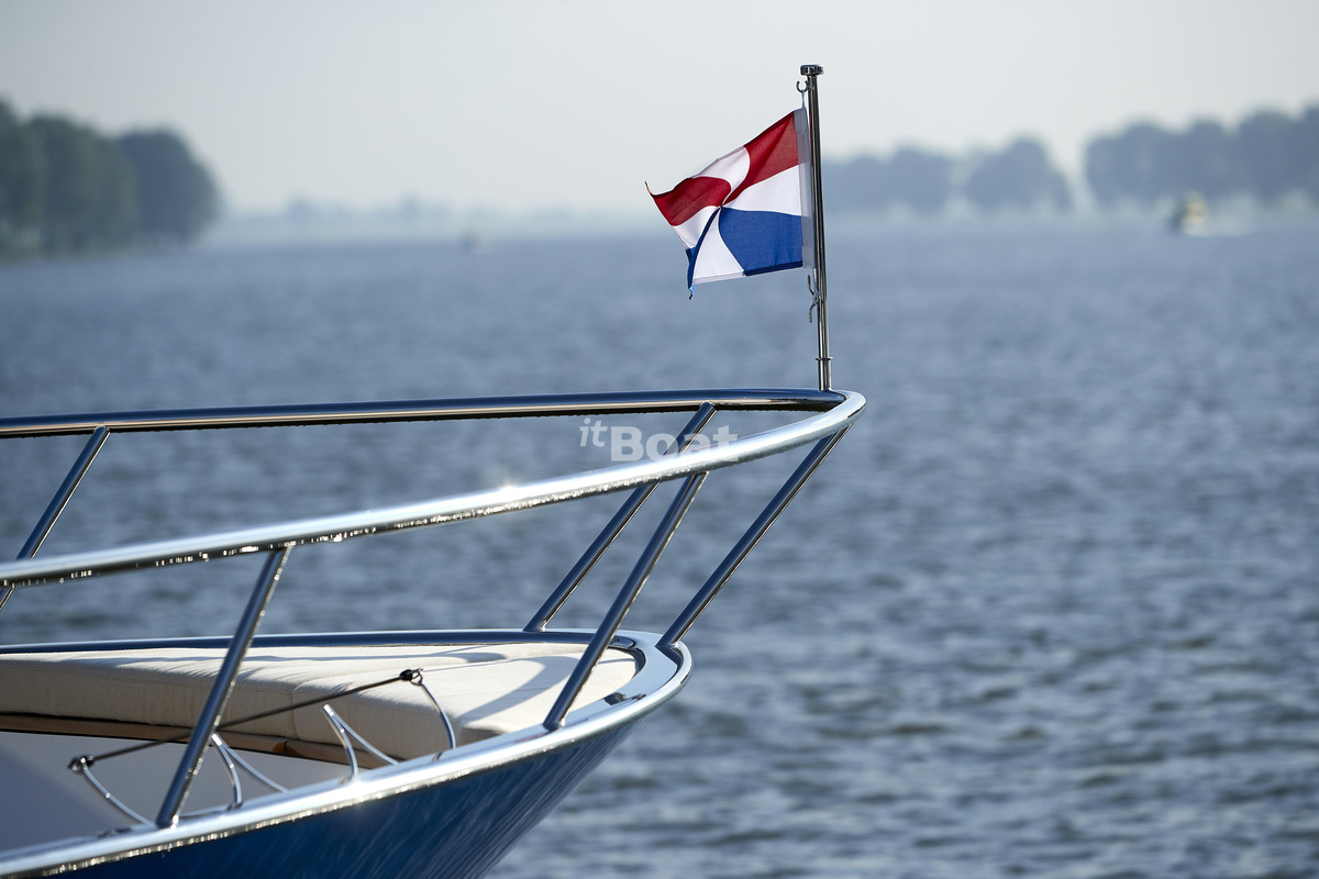 Van den Hoven Executive 1850 Prices, Specs, Reviews and Sales