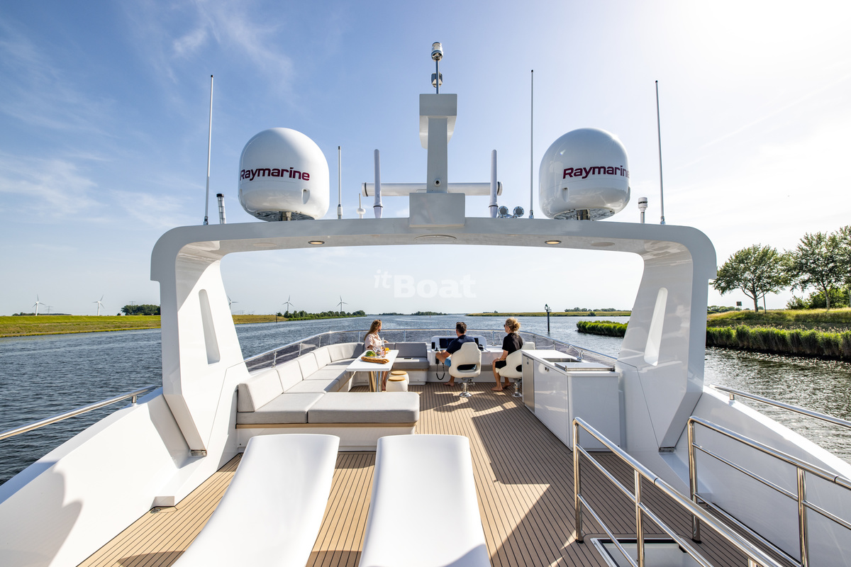 Van den Hoven Voyager 61 Prices, Specs, Reviews and Sales Information