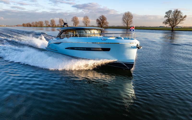 Van den Hoven Voyager 50 Prices, Specs, Reviews and Sales Information