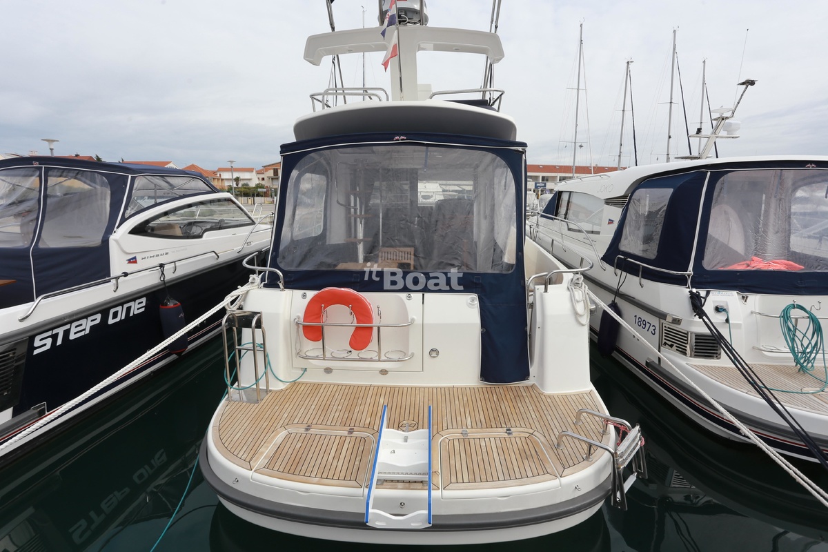 For Sale Nimbus 405 Flybridge (2018) motor yacht itBoat