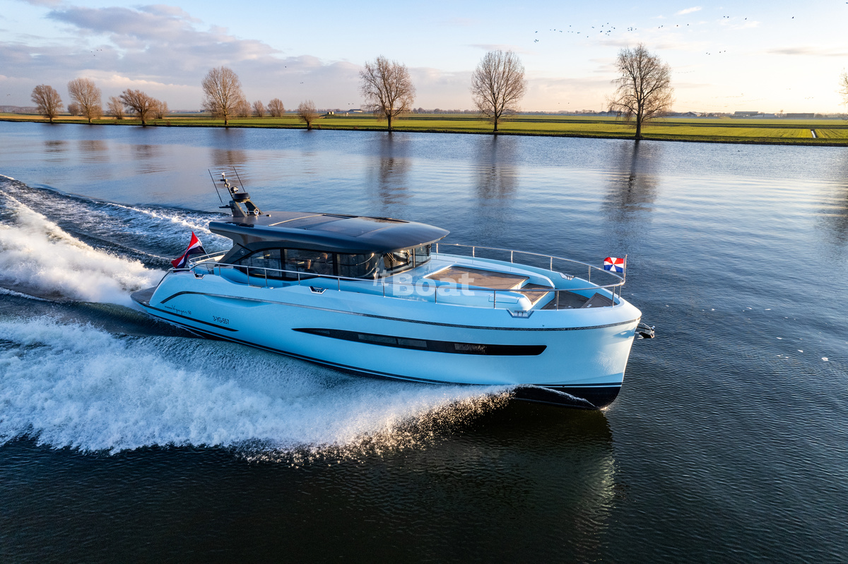 Van den Hoven Voyager 50 Prices, Specs, Reviews and Sales Information