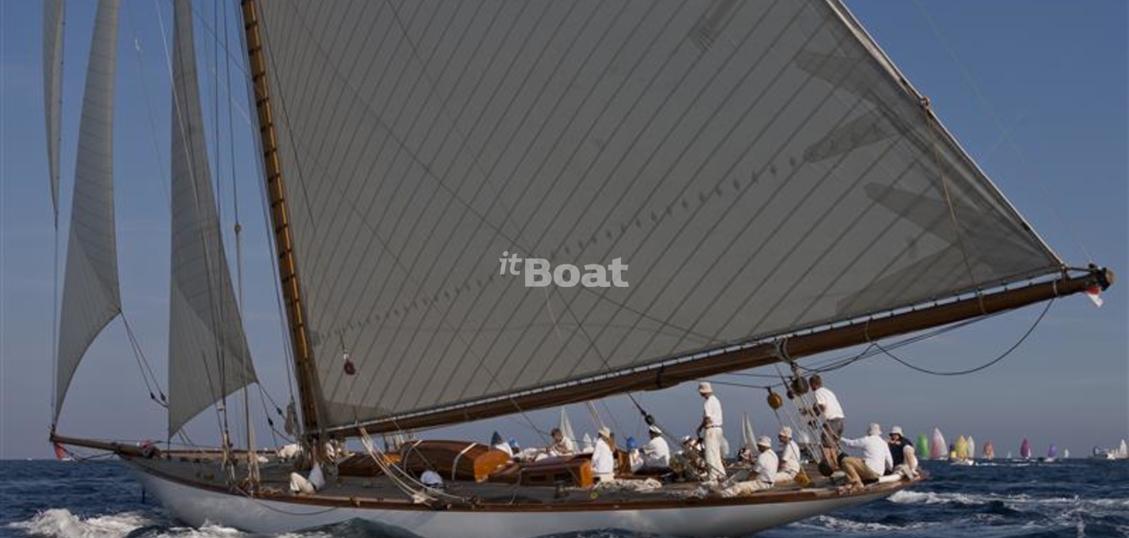 Custom Boats Cambria Superyacht Features, Photos & Specifications itBoat