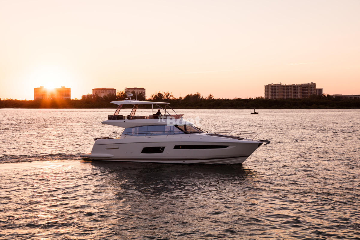 Prestige 560 Prices, Specs, Reviews and Sales Information itBoat