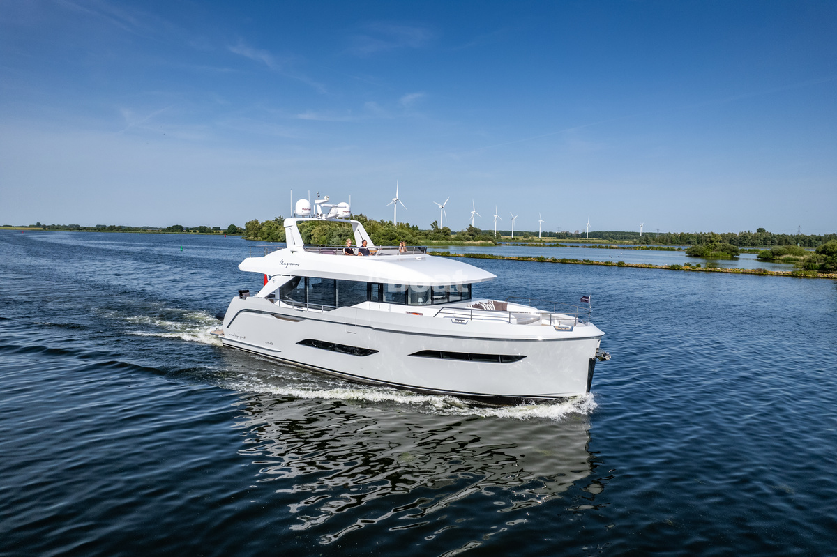 Van den Hoven Voyager 61 Prices, Specs, Reviews and Sales Information