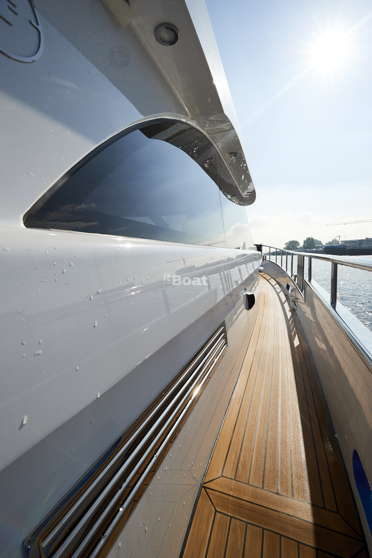 Van den Hoven Executive 1850 Prices, Specs, Reviews and Sales