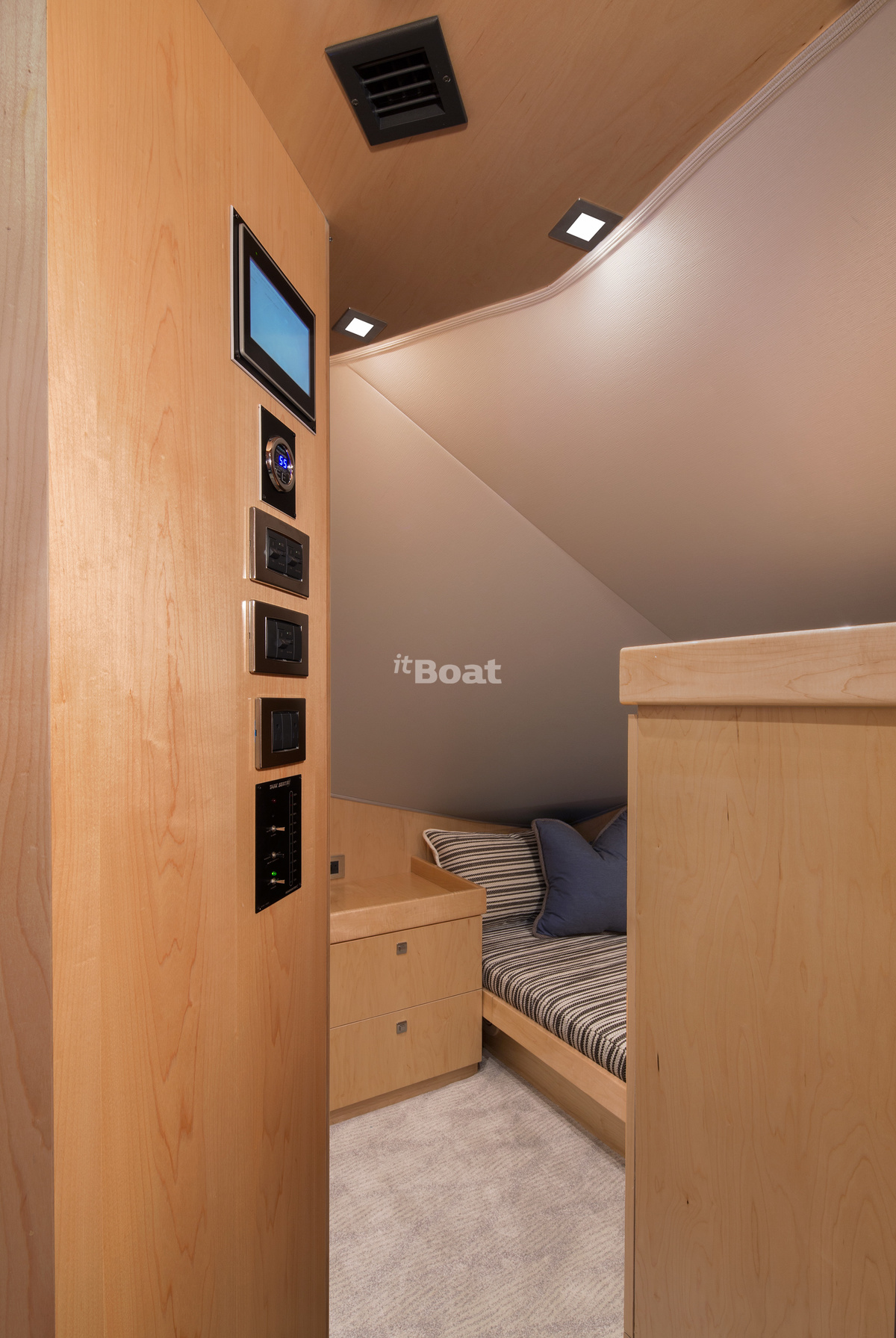 Viking 92C Prices, Specs, Reviews and Sales Information itBoat