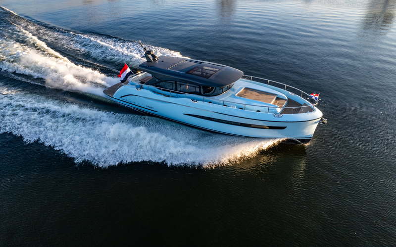Van den Hoven Voyager 50 Prices, Specs, Reviews and Sales Information