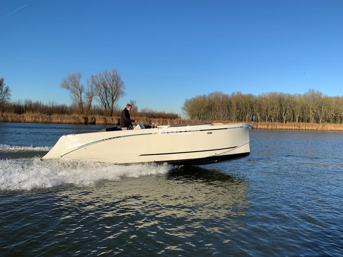 Maxima 740 Prices, Specs, Reviews and Sales Information itBoat