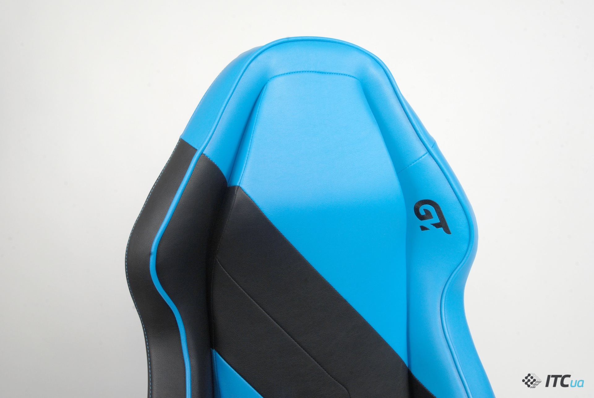 Обзор игрового кресла GT Racer X-3102 Wave