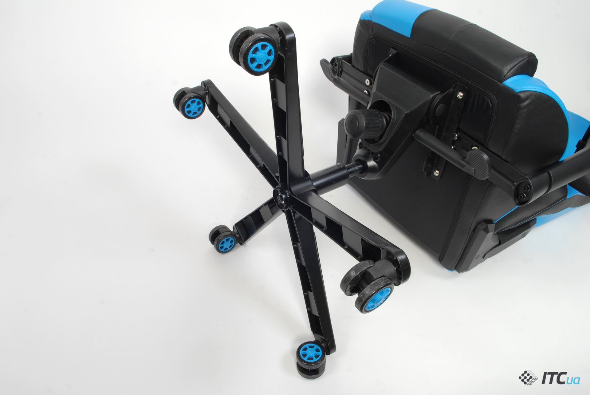 Обзор игрового кресла GT Racer X-3102 Wave