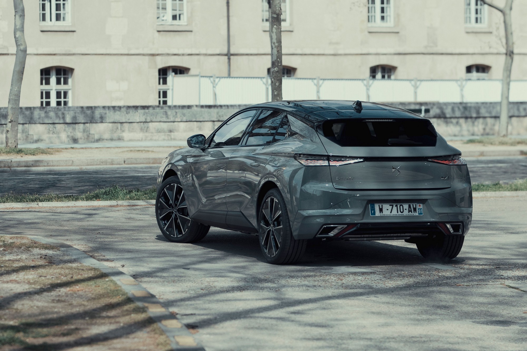 Нове крос-купе DS 4 приїде в Україну в чотирьох основних версіях та запропонує широкий вибір додаткових опцій