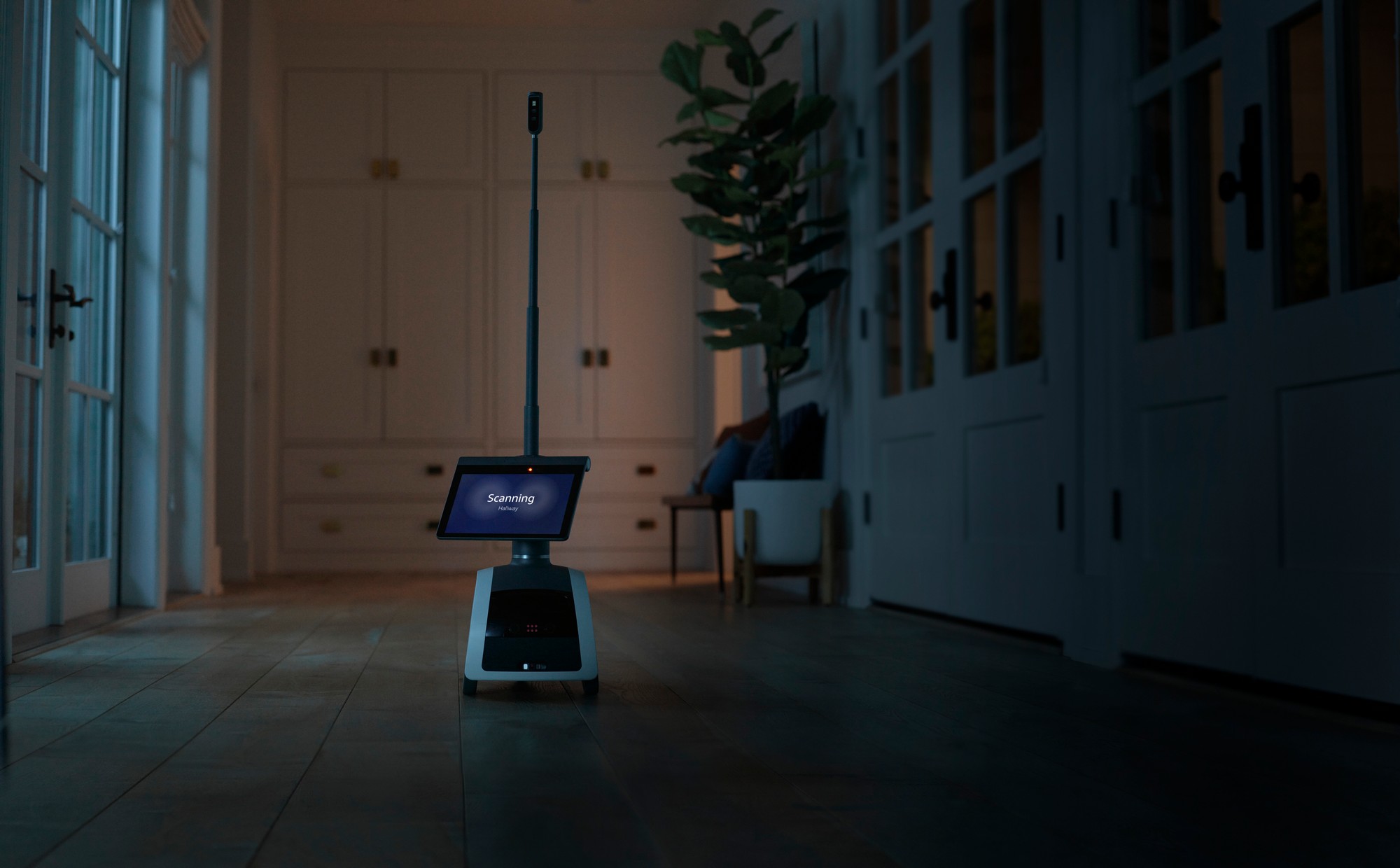 Amazon представила умного домашнего робота Astro с камерами наблюдения, багажником и встроенной системой Alexa всего за $999