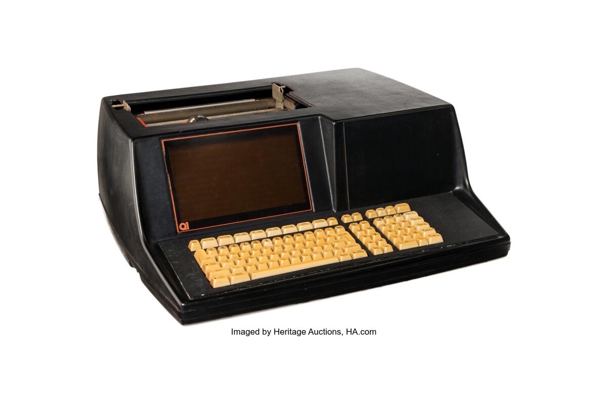 The world's first Q1 was put up for auction at 32 thousand.