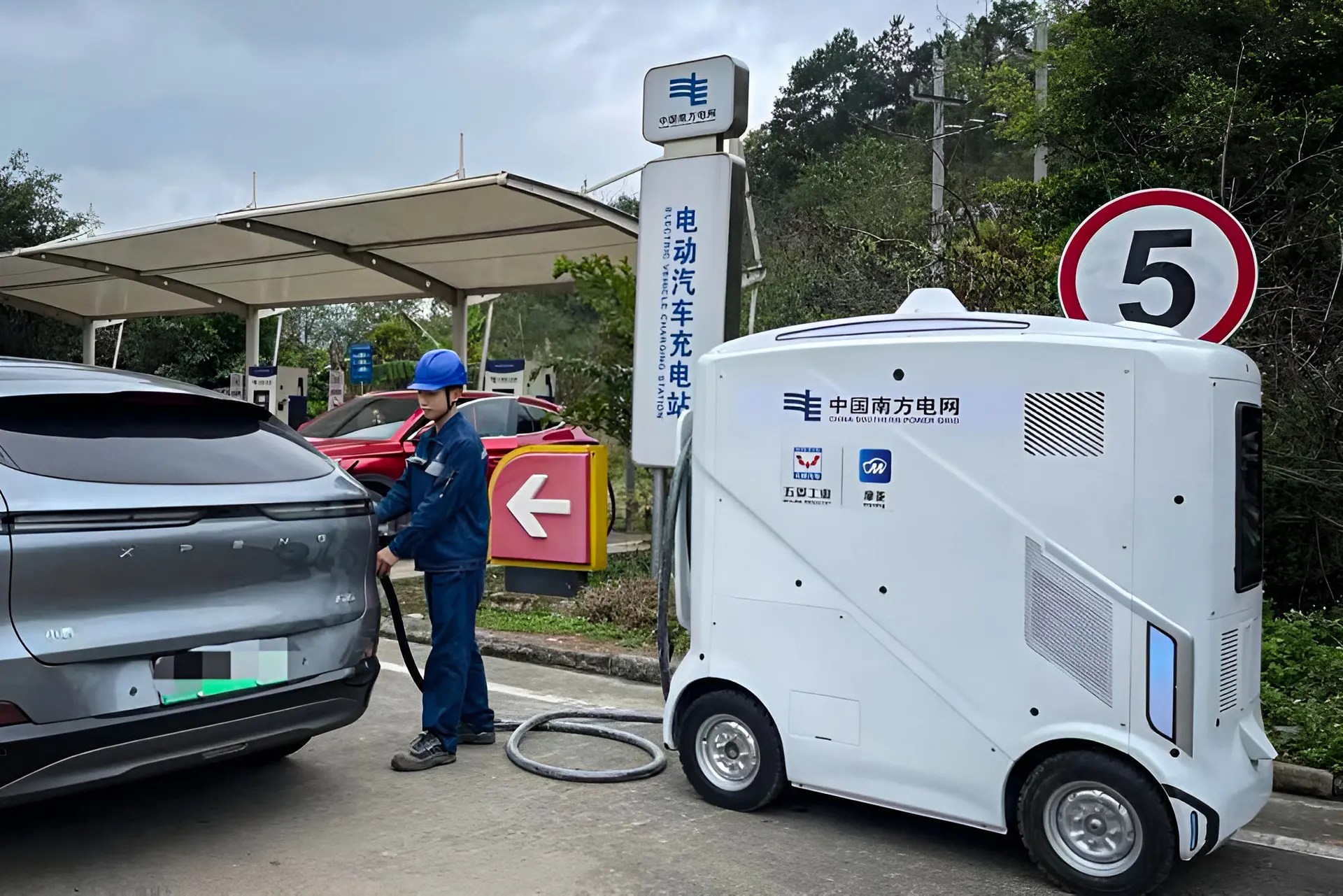 «Canister» for an electric vehicle Wuling has created a mobile