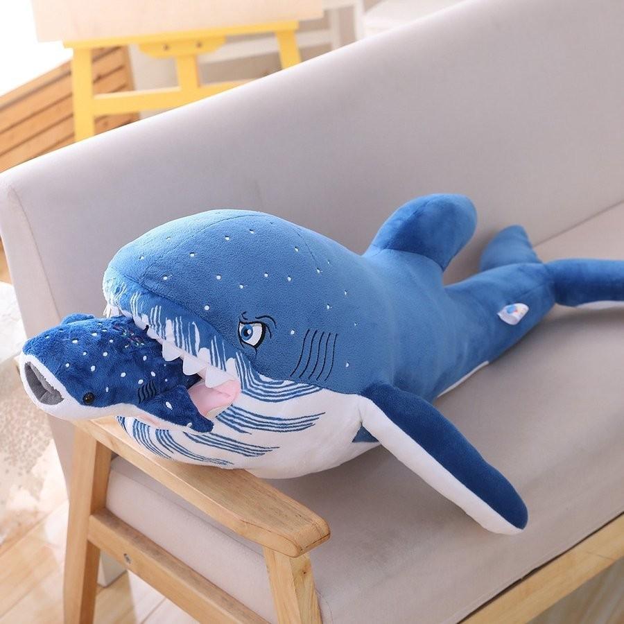 サメぬいぐるみ 水族館 抱き枕 グッズ お昼寝枕 抱き枕 可愛い 鮫 縫い包み 子供 誕生日 おもちゃ お祝い135cm nd7gr