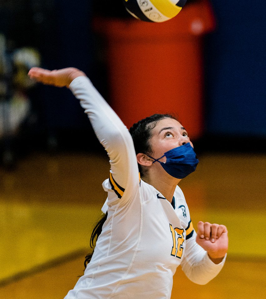 St. Mary's volleyball outlasts Lynn English in City Tournament Itemlive