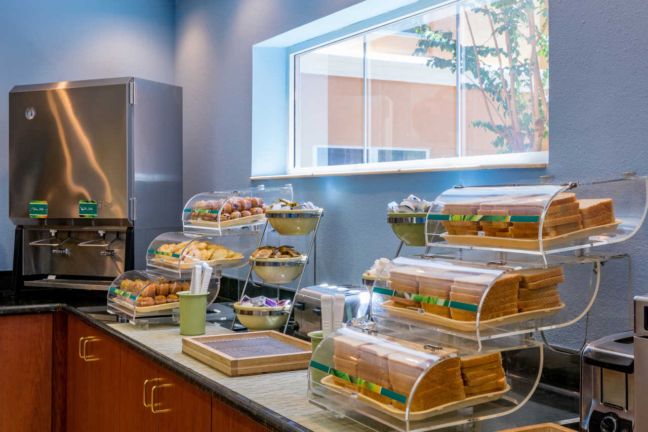 Quality Suites Lake Buena Vista ITouchOrlando