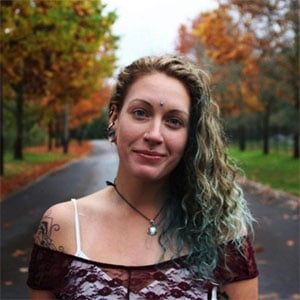 Geraldine, Author or start decluttering when overwhelmed with stuff