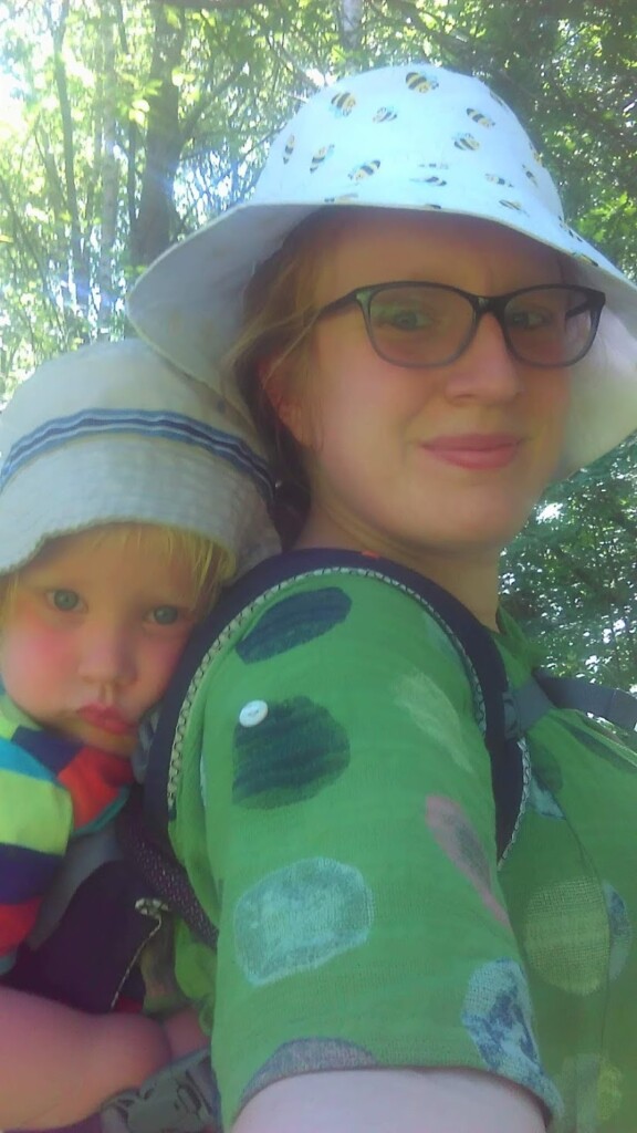 Carrying your baby in hot weather keeping cool in slings CalmFamily