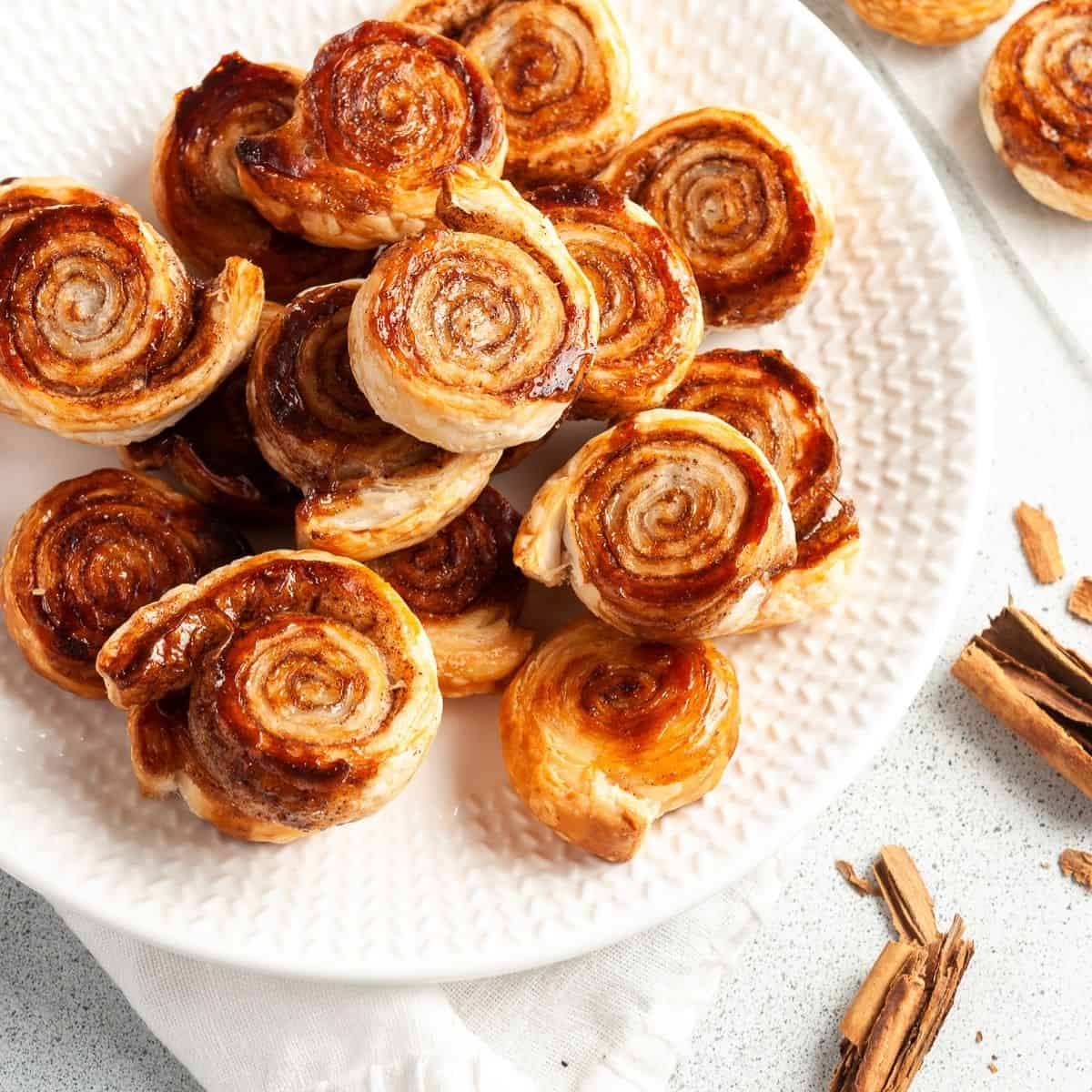 Drama principalmente Esperar puff pastry cinnamon rolls Amasar reducir