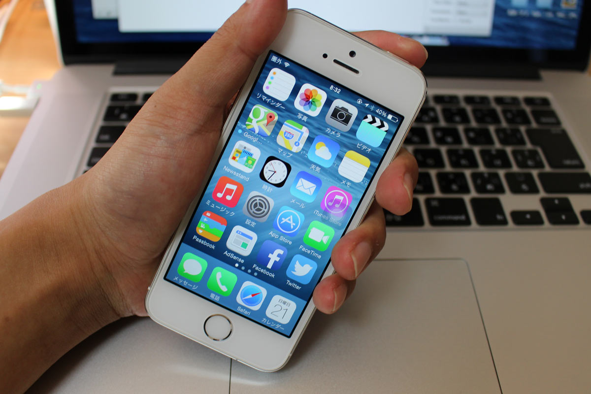 iPhone 6の電源/スリープボタンが移動して違和感…カメラ撮影時にも影響が！ IT Strike