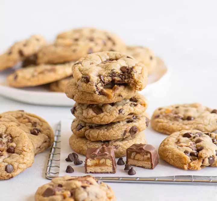 Snickers Cookies - The Itsy-Bitsy Kitchen