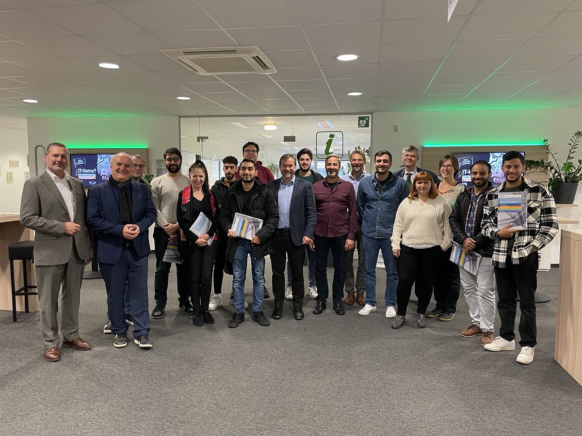 Jobs PLUS Ausbildung Duales ITZertifikatsprogramm geht in die zweite