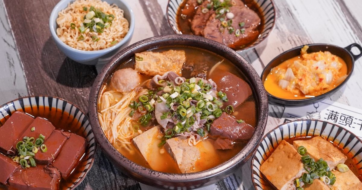 滿頭汗鴨血臭豆腐 |台中北區新開麻辣鴨血臭豆腐，6種料只要75元起，還必點大腸頭。近台中二中