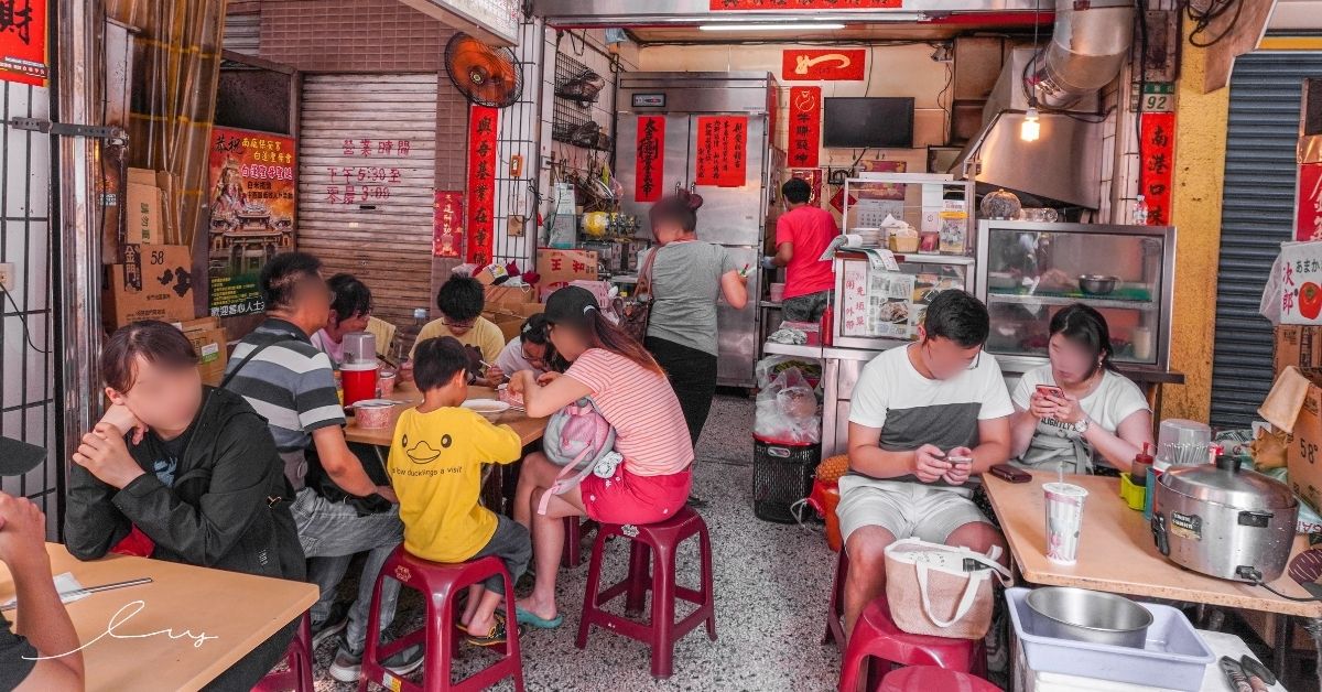 南興鱔魚意麵 |台南康樂街人氣小吃，必推生炒花枝、鱔魚意麵，排隊人潮不間斷！