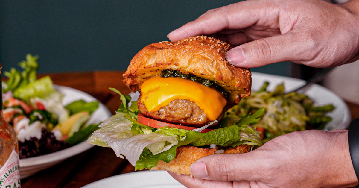 咖啡瑰蜜 |台中北區早午餐，堅持手作好味道，必推松子青醬漢堡、手沖咖啡！