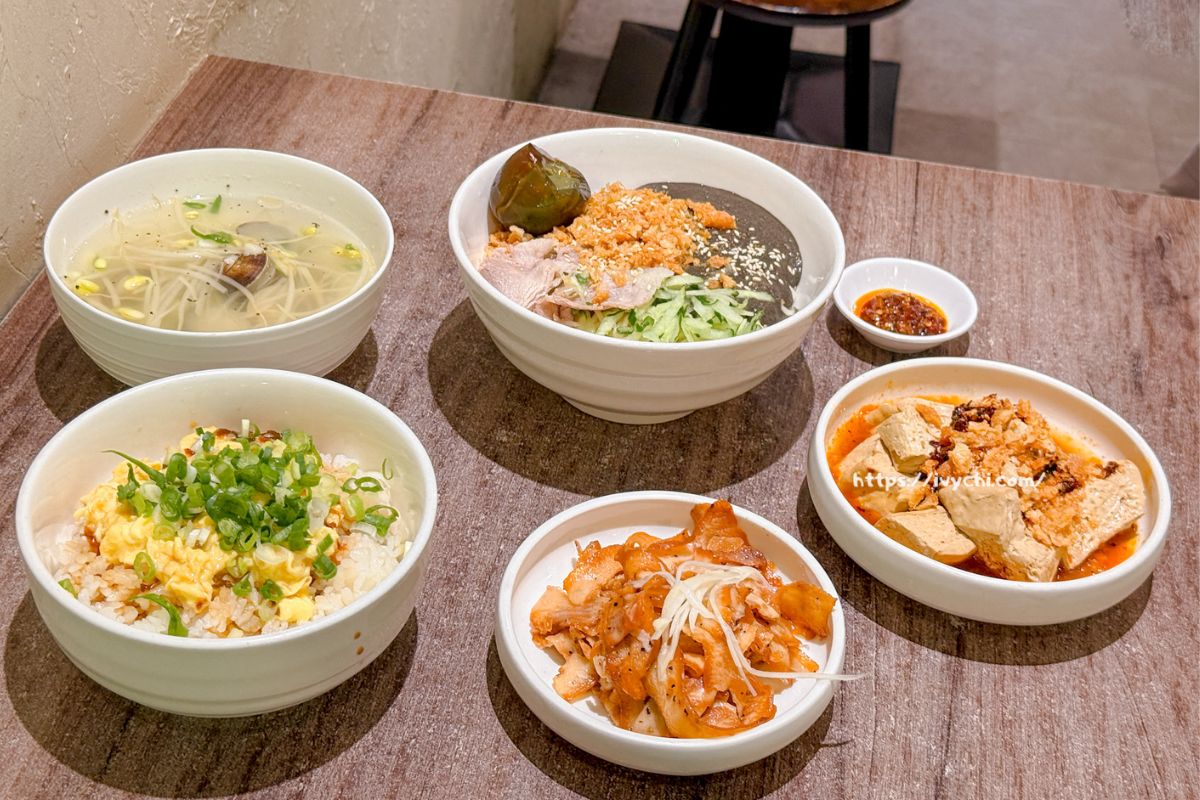 麵由辛生|南屯萬和宮美食，2千多則4.7高評價台中麵店，滿足嗜辣者的愛好！