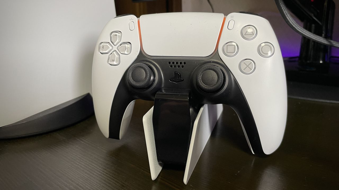 【レビュー】PS5におすすめすぎる周辺機器の筆頭！デュアルセンス充電スタンド( CFIZDS1J) iyusuke