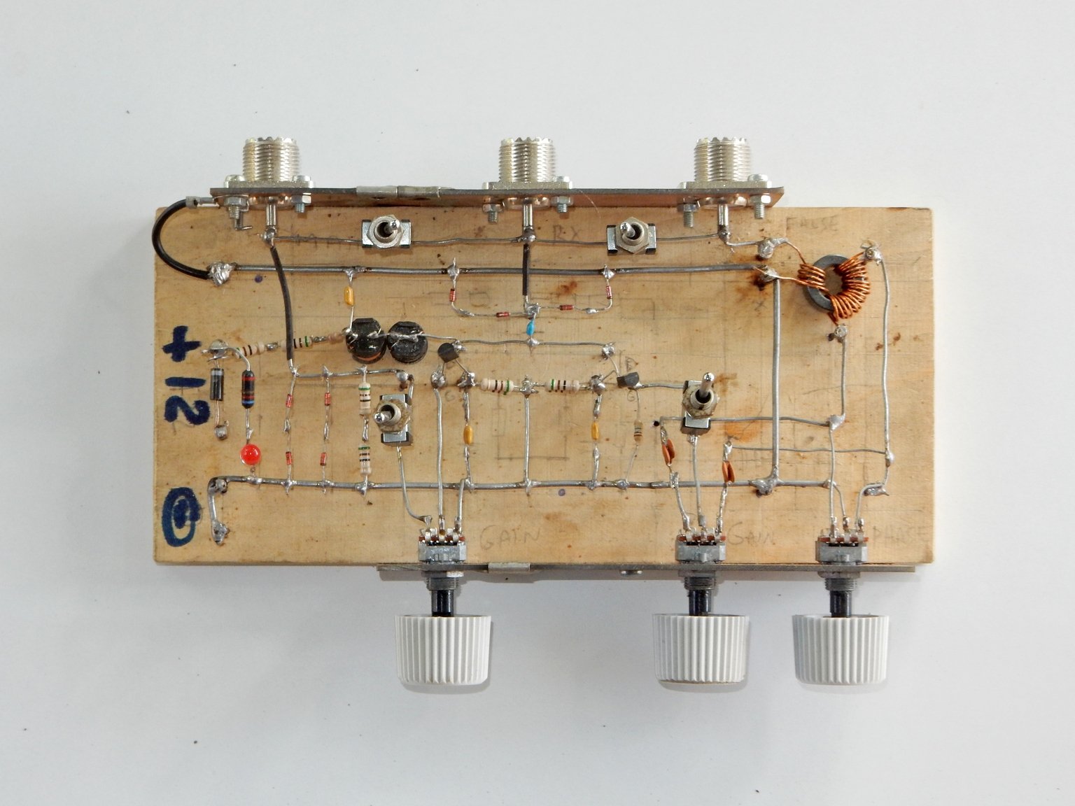 COME COSTRUIRE CIRCUITI ELETTRONICI BASSO COSTO