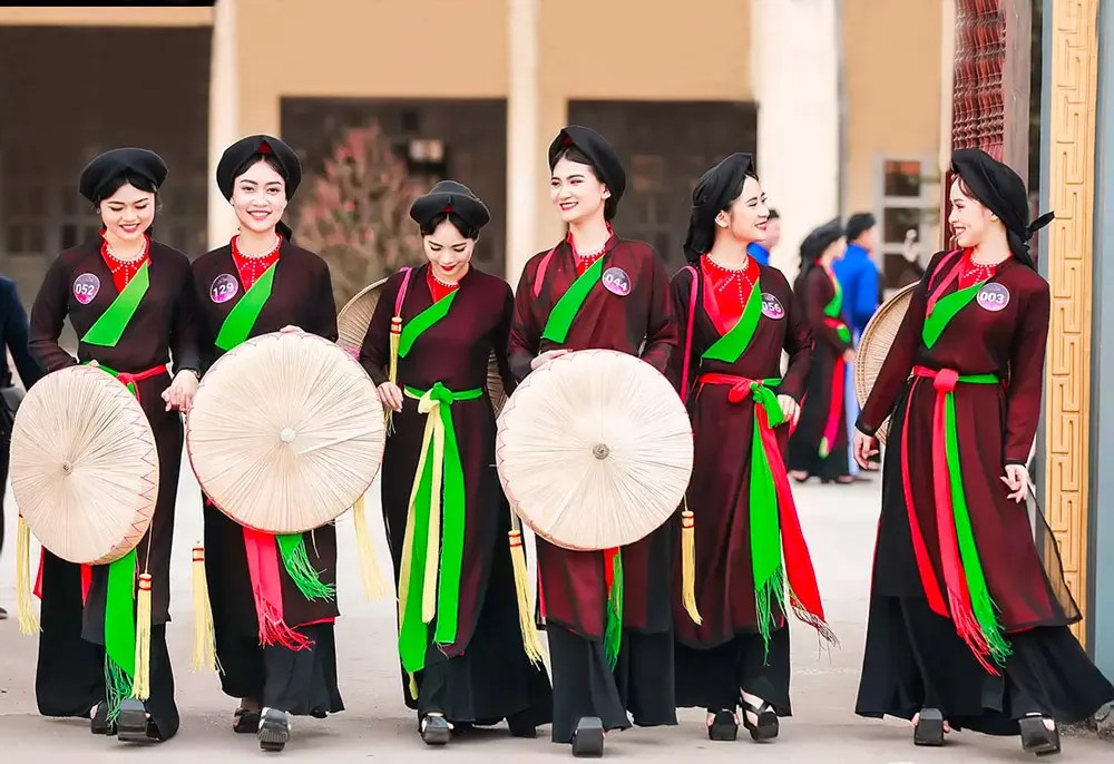 Vietnam Traditional Clothes History and Use in Modern Society Izitour