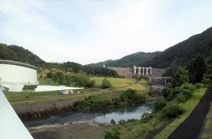 スプリングひよし キャンプフィールド 雄大な日吉ダムを望む、初心者にもやさしい高規格なキャンプ場 依存症注意報。